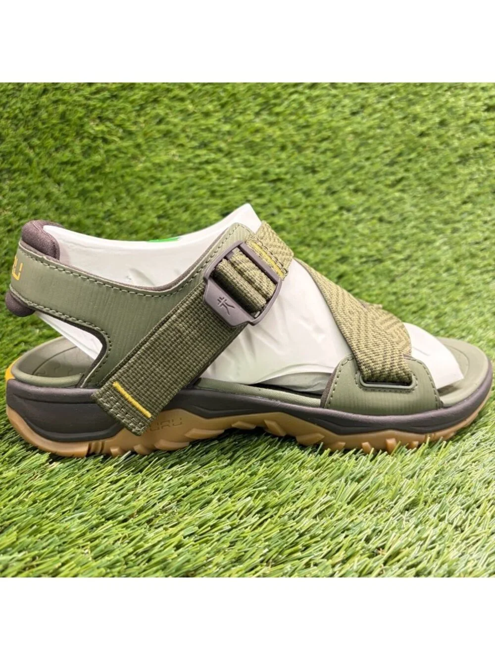Kuru Current Mens Size 9 Olive Green Gum Beach Walking Outdoor Strappy Sandals